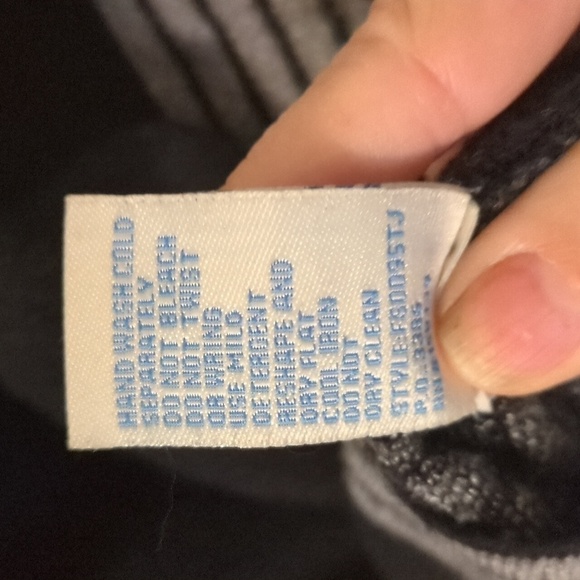 Cocobleu poncho/shrug sweater - Picture 3 of 4